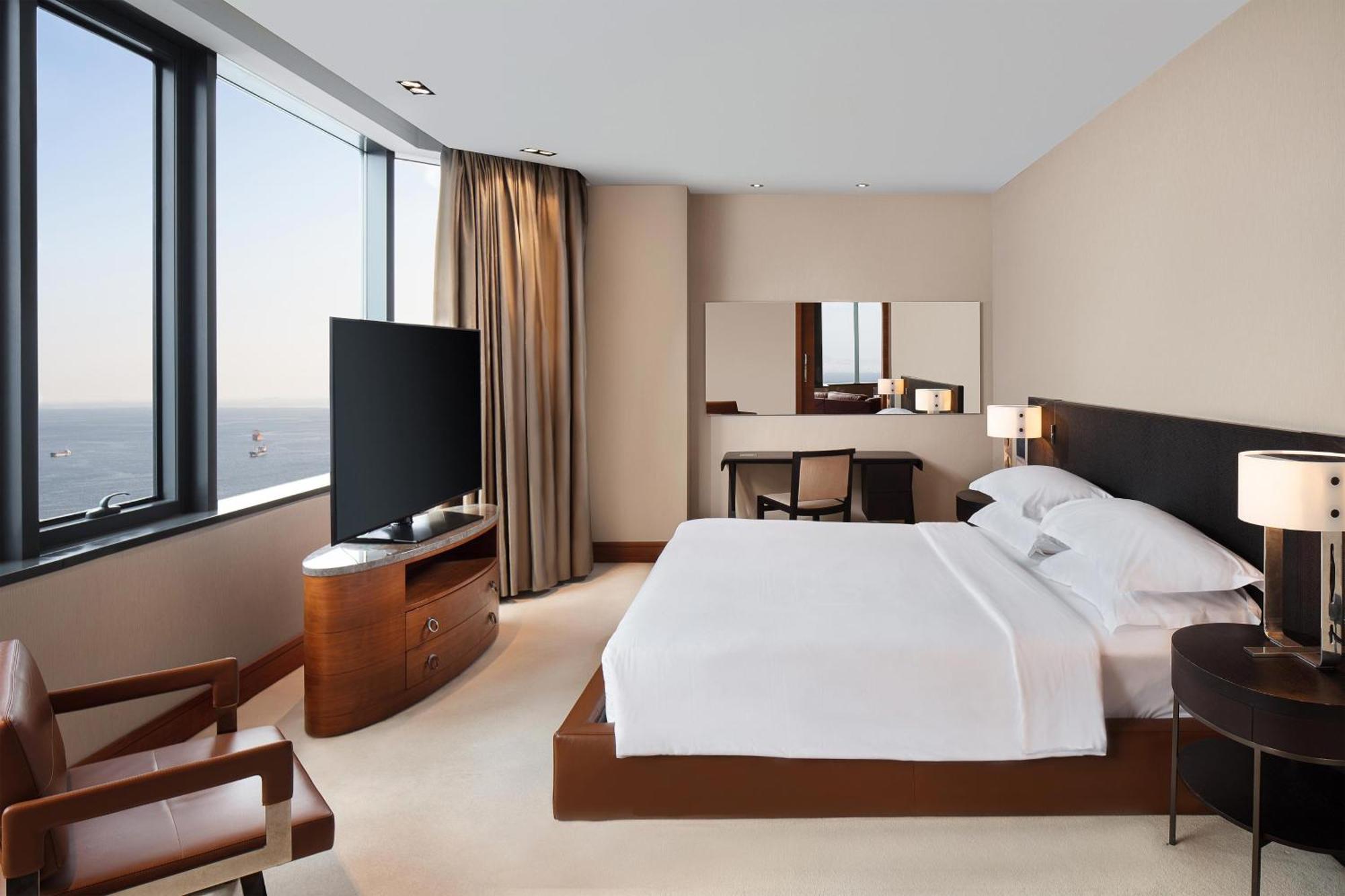 Sheraton Istanbul Atakoy Hotel Eksteriør bilde A bedroom at the Jumeirah Emirates Towers Hotel