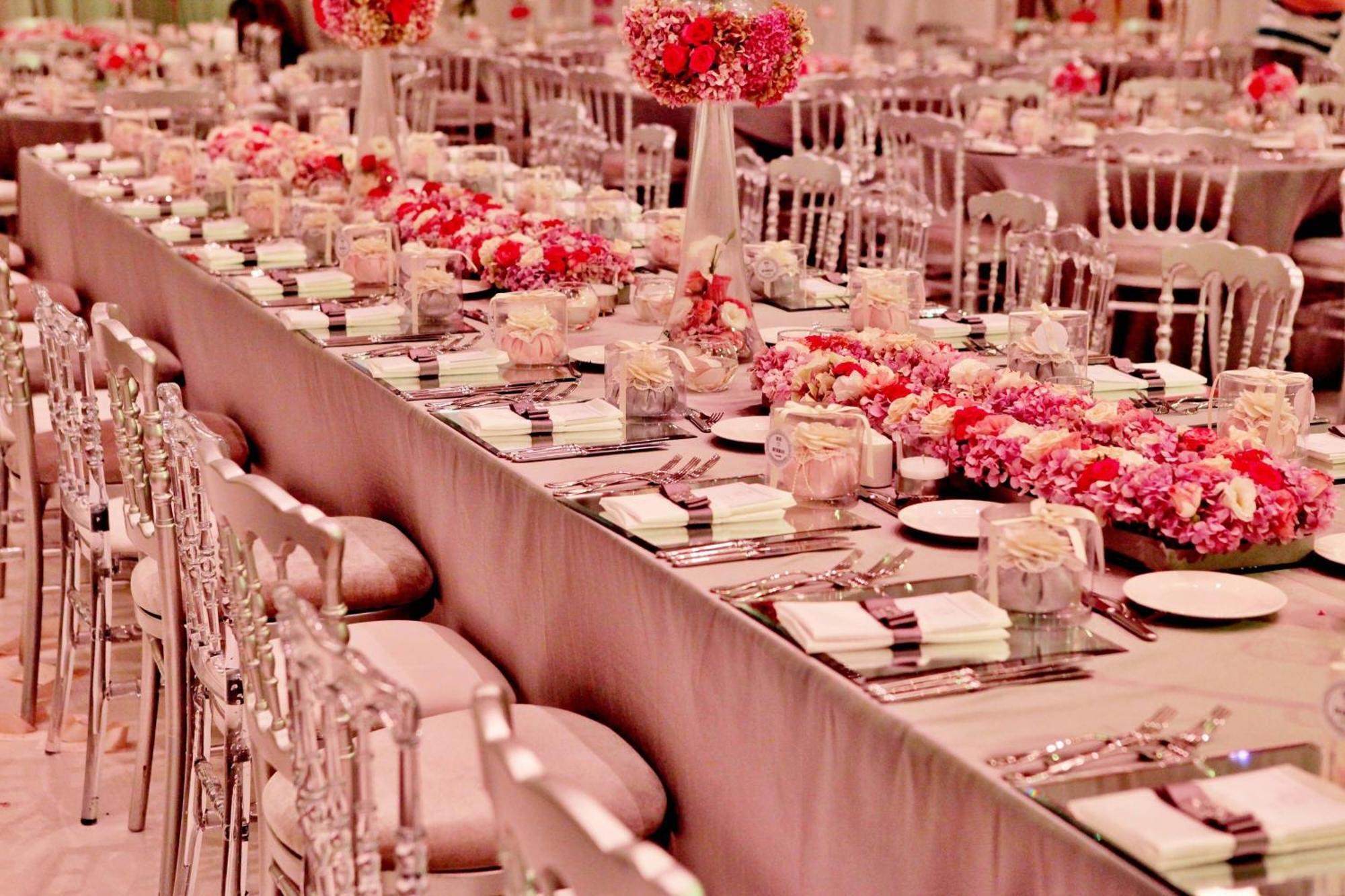 Sheraton Istanbul Atakoy Hotel Eksteriør bilde A table set for a formal dinner