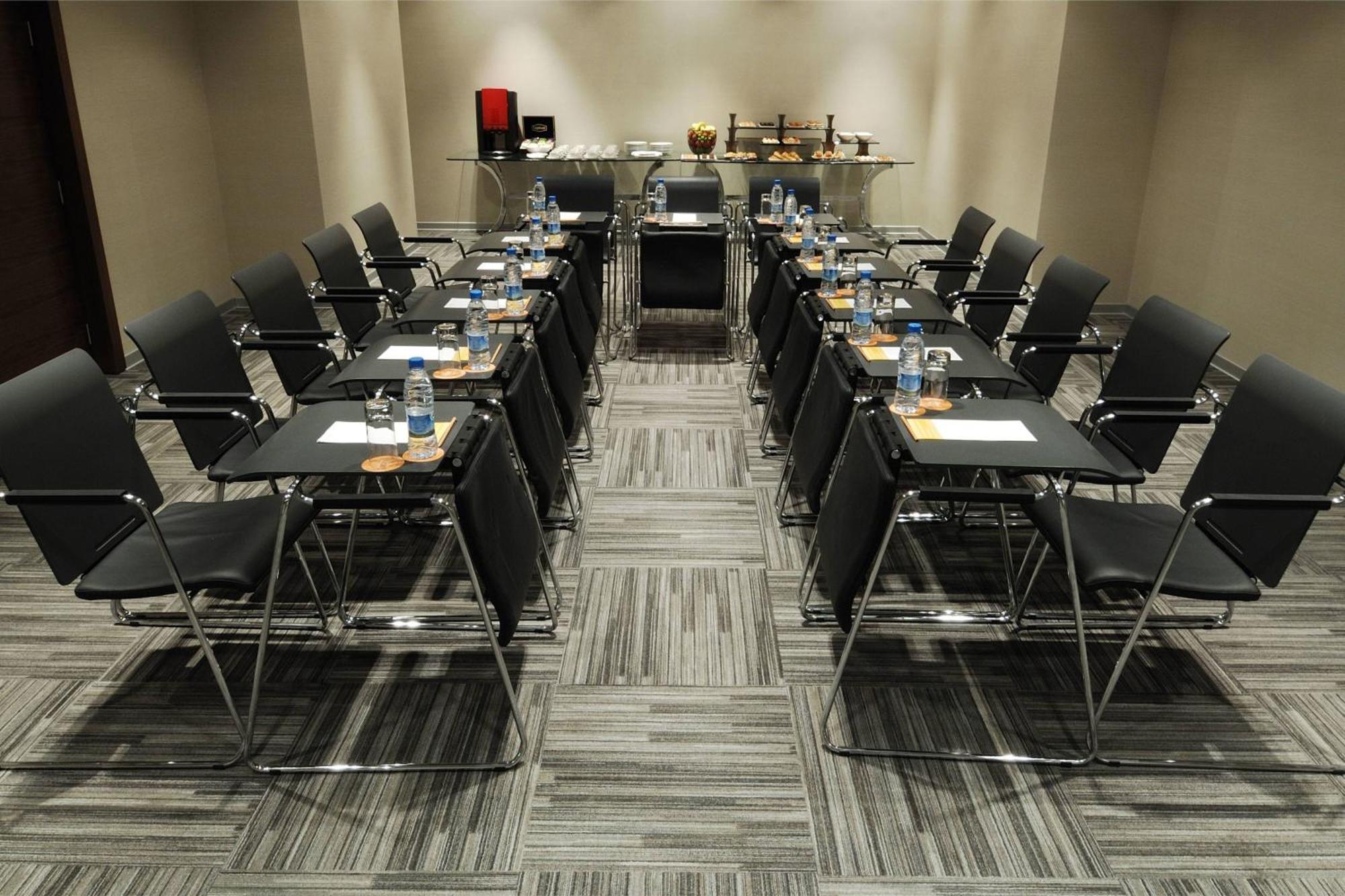 Sheraton Istanbul Atakoy Hotel Eksteriør bilde A meeting room at a hotel
