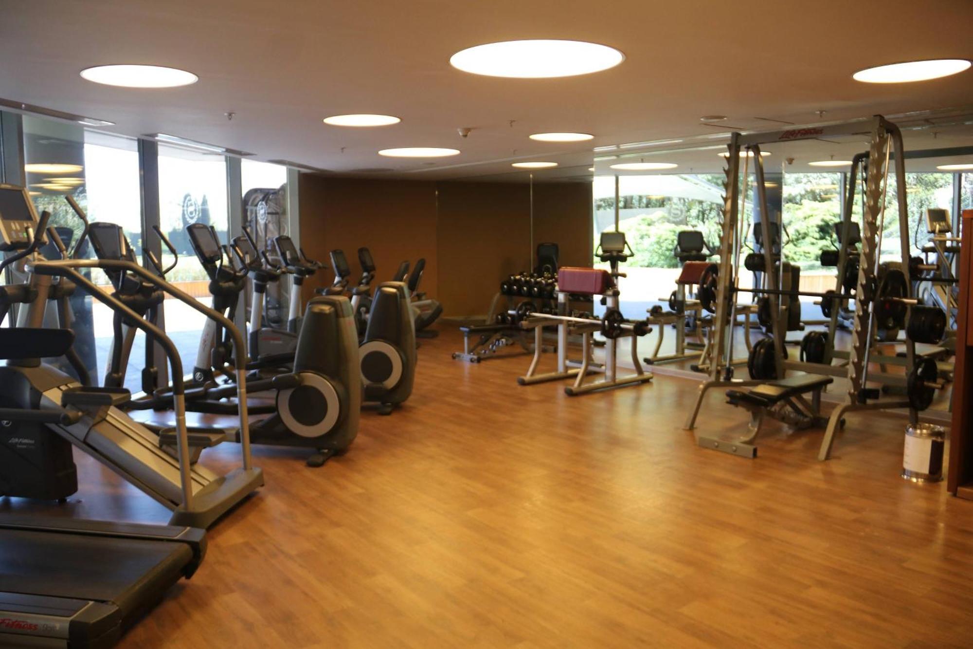 Sheraton Istanbul Atakoy Hotel Eksteriør bilde The gym at the hotel