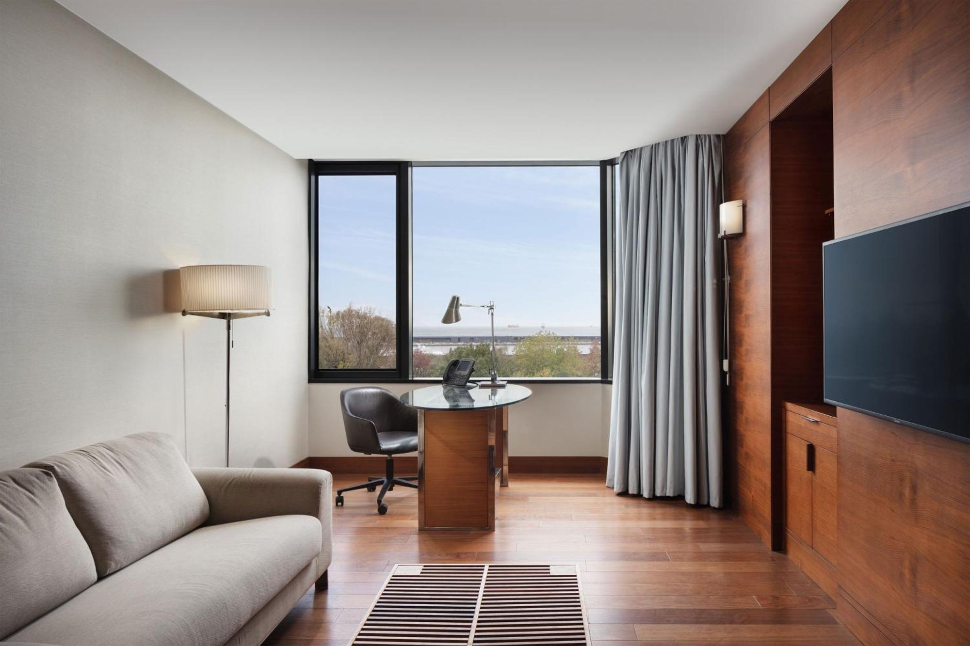 Sheraton Istanbul Atakoy Hotel Eksteriør bilde A room at the hotel
