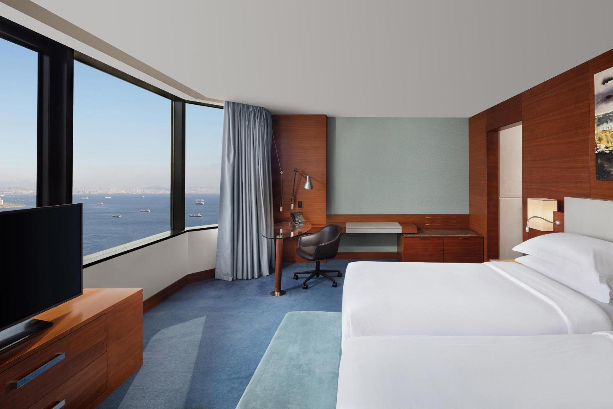 Sheraton Istanbul Atakoy Hotel Eksteriør bilde A guest room at the hotel