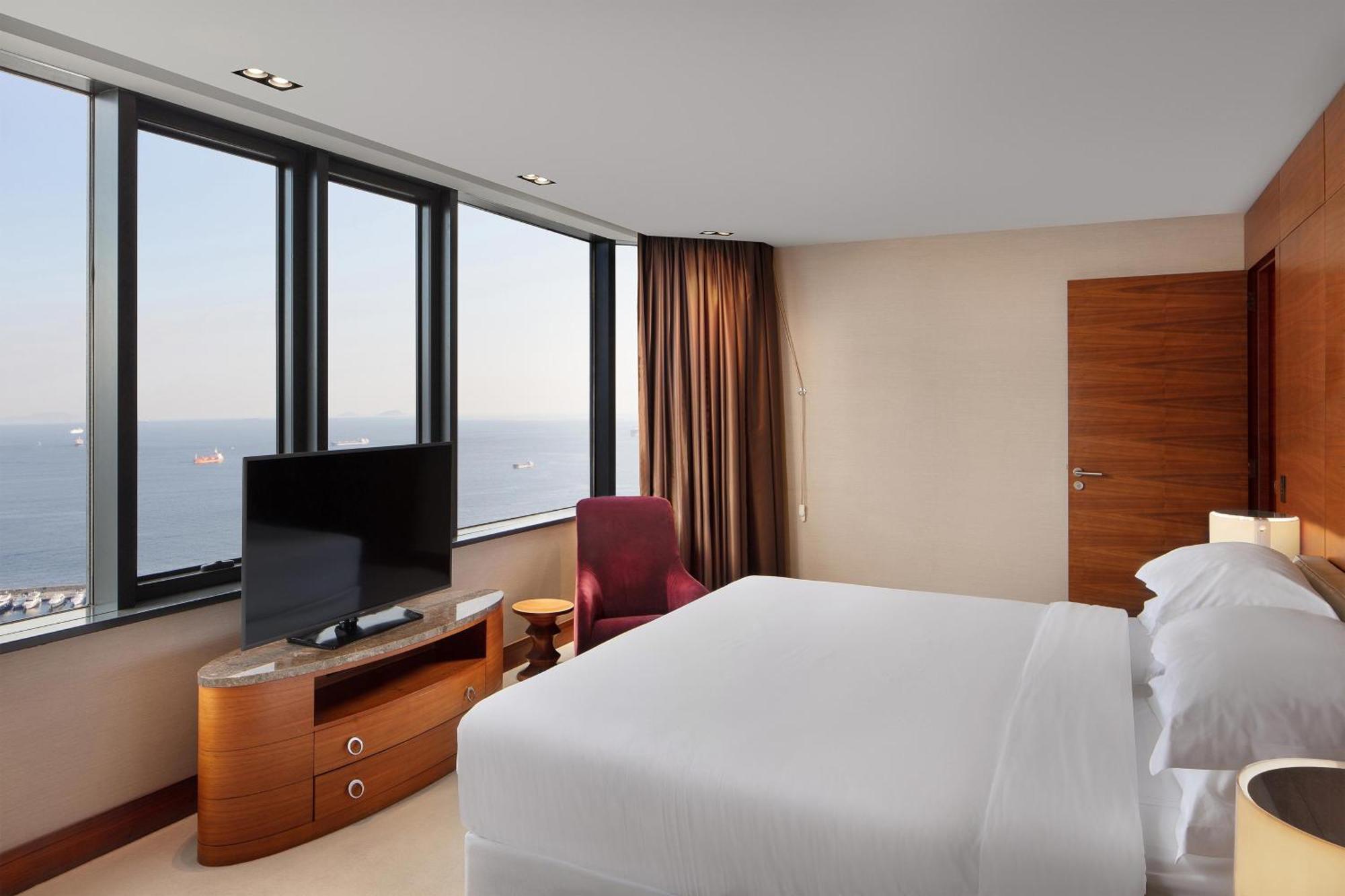Sheraton Istanbul Atakoy Hotel Eksteriør bilde A bedroom at the hotel