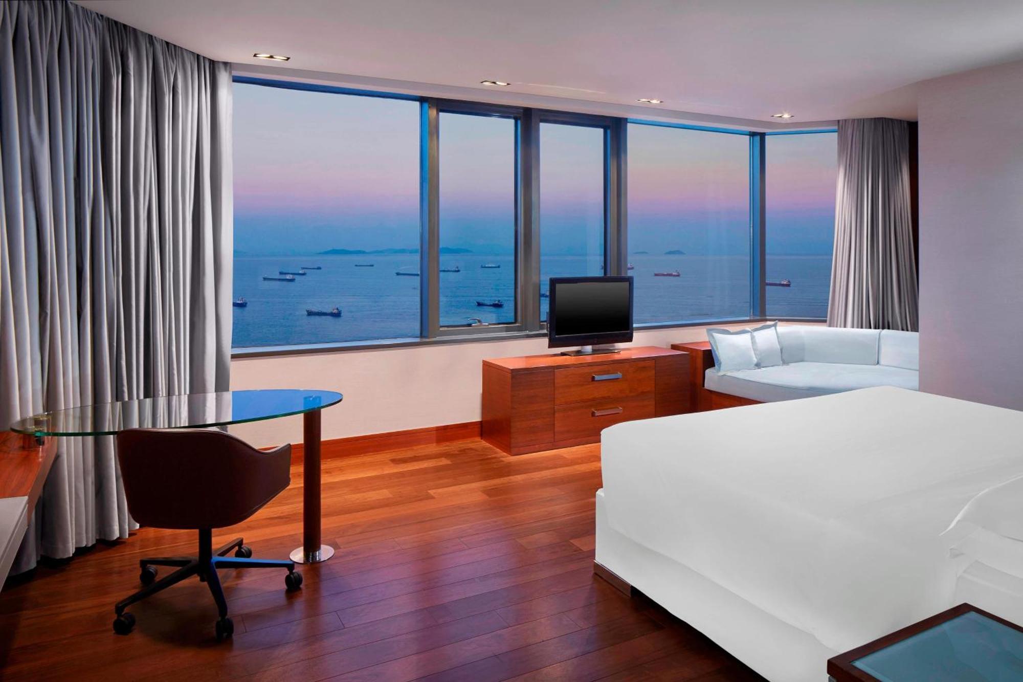 Sheraton Istanbul Atakoy Hotel Eksteriør bilde A room at the Westin